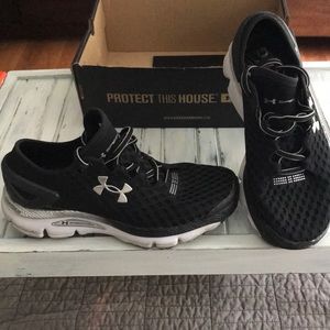 Like NEW Under Armour Gemini 2 SZ 6 Women Running